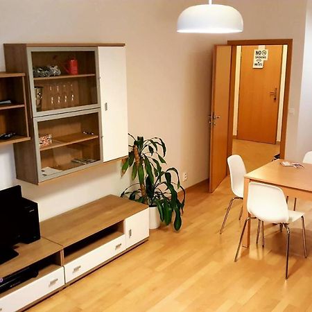 פראג Apartment Smichov מראה חיצוני תמונה