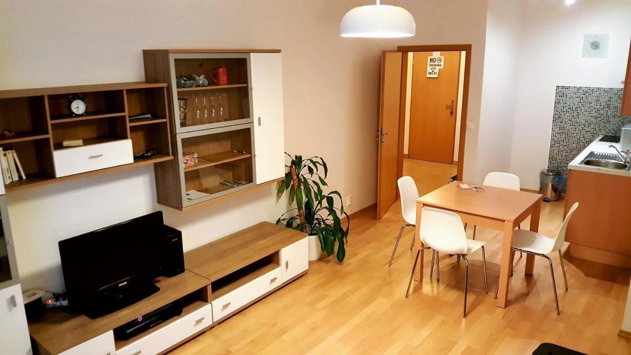 פראג Apartment Smichov מראה חיצוני תמונה